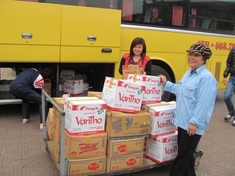 Nhóm ve chai Nhân Ái Hải Phòng mừng Sinh nhật lần thứ 7 - Hội chợ cho người có H