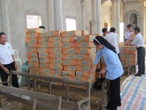 Sẻ Chia cùng bà con vùng lũ giáo xứ Kiến An
