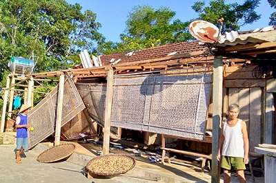 Lốc xoáy làm tốc mái hơn 100 nhà dân ở Hà Tĩnh