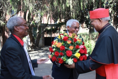Đức Hồng y Ethiopia chào đón người đàn ông bỏ tù Ngài