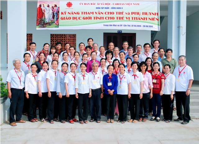 Khai giảng khóa tập huấn cho người đồng hành cùng chương trình “Con đường sáng”