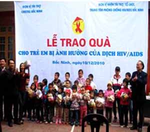 Caritas giáo phận Bắc ninh trao quà cho các em bị ảnh hưởng dịch HIV/AIDS