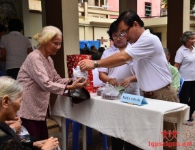 Giáo xứ Vườn Xoài: Caritas khám bệnh cho người nghèo