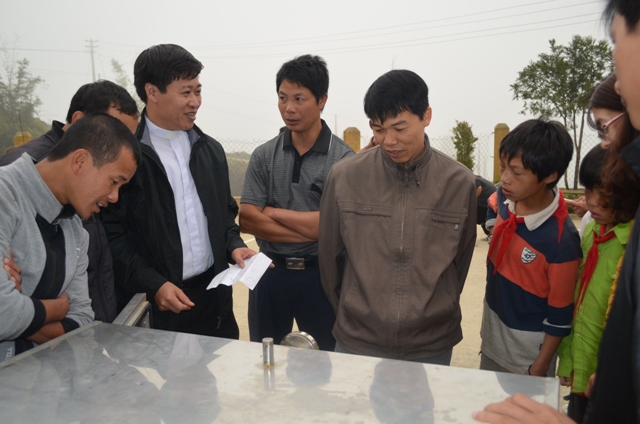 Caritas Hưng Hóa thăm và tặng quà cho trường THCS bán trú vùng biên giới