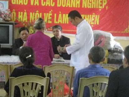 Caritas Phát Diệm thăm trại phong Cẩm Thủy