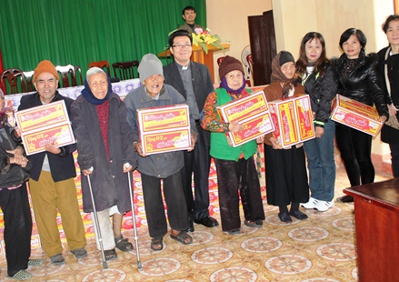 Trại Phong Chí Linh Đón Nhận Quà Giáng Sinh