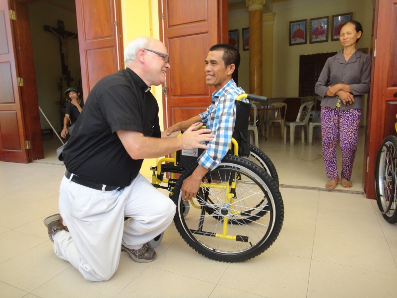Caritas Hà Nội – Những chiếc xe lăn tình thương