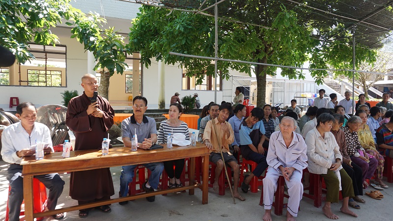 Caritas Vĩnh Long trao tặng Xe Lăn Tình Thương