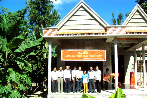 Caritas Mỹ Tho trao nhà Đại Đoàn Kết cho nạn nhân chất độc da cam