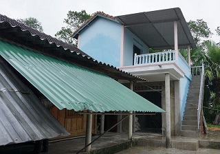 Caritas Việt Nam: Thăm và trao nhà cho các gia đình trong dự án khắc phục hậu quả thiên tai cuối năm 2016 (đợt 2).