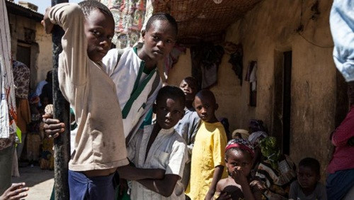 Thế hệ người trẻ Nigeria bị biến thành trẻ mồ côi sống lây lất giữa những thành phố lớn