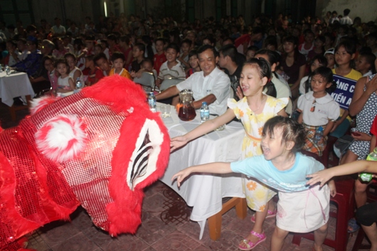 Đêm hội “Vầng Trăng Yêu Thương” dành cho các em nhỏ có hoàn cảnh đặc biệt