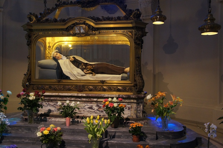 Đến Lisieux Kính Viếng Thánh Nữ Têrêxa Hài Đồng