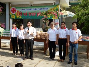 Caritas Phan Thiết tổ chức vui xuân 2014 cho trường tình thương Phan Rí Cửa