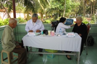 Caritas Sài Gòn về với họ đạo Tân Quy