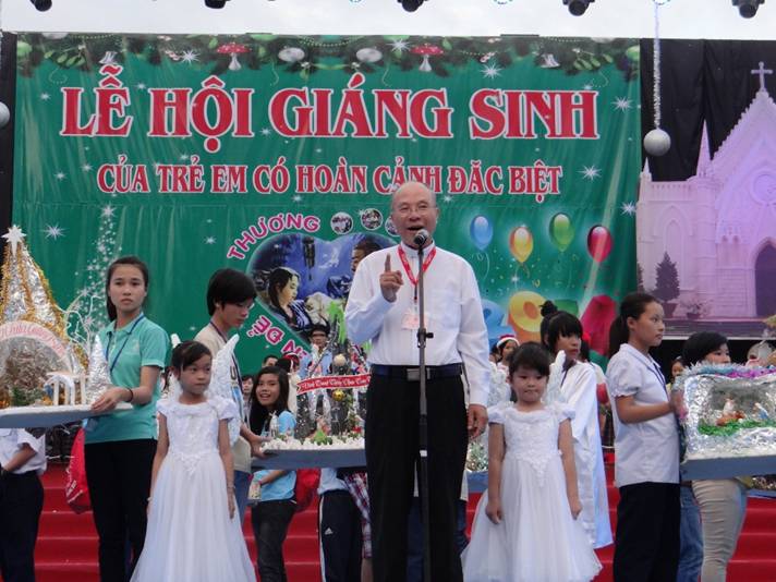 Lễ hội Giáng sinh 2014 của trẻ em có hoàn cảnh đặc biệt