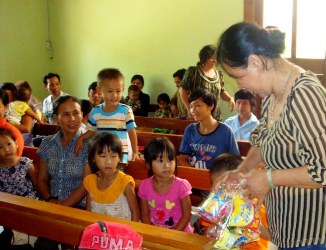Những Trái Tim Mang Lửa Yêu Thương