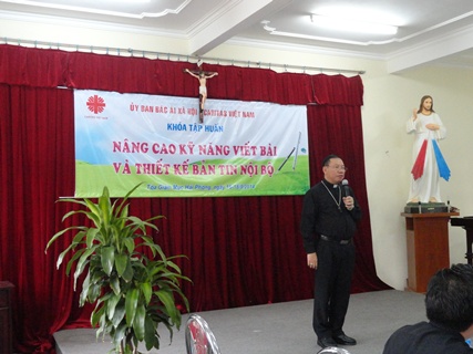 Đức Cha Giuse Vũ Văn Thiên đến  dự khai giảng khoá Truyền Thông II do Caritas Việt Nam tổ chức