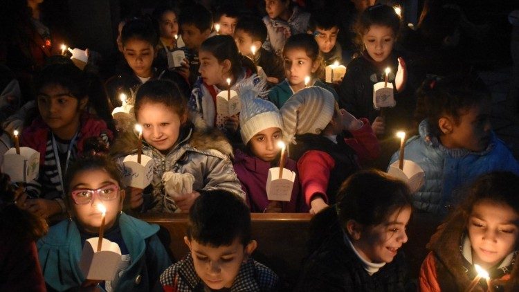 Lớn lên không biết gì ngoài chiến tranh: Một nửa trong 4 triệu trẻ em ở Syria