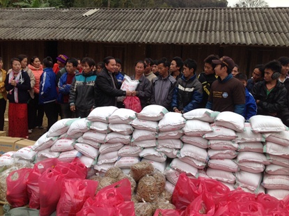 Caritas Thanh Hóa thăm người nghèo Mường Lát