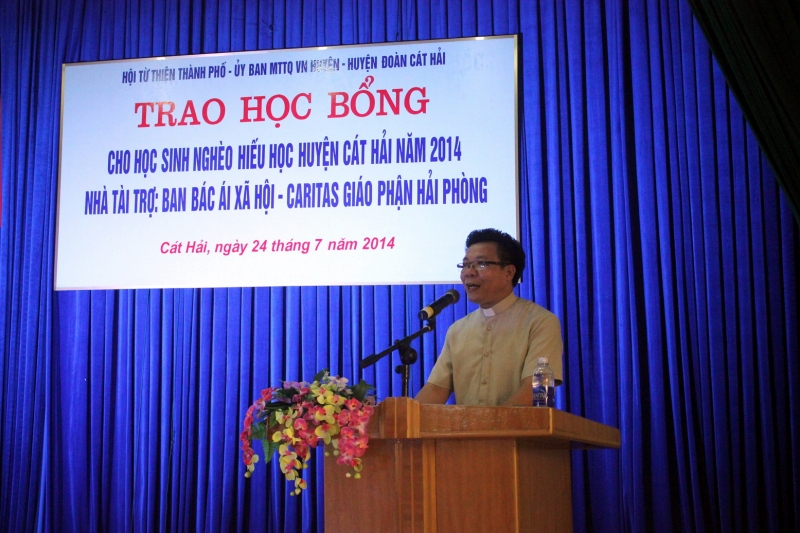 Caritas Hải Phòng trao học bổng năm học 2014 cho học sinh nghèo huyện Cát Hải
