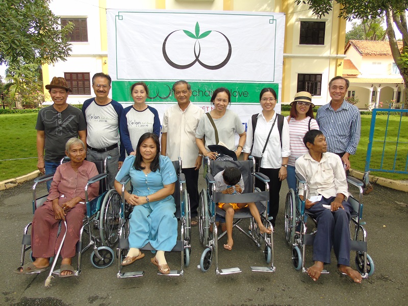 Caritas Mỹ Tho Trao Xe Lăn Tình Thương