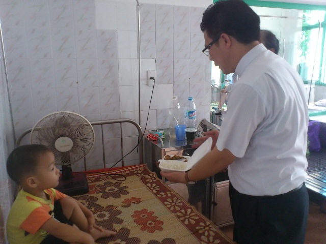 Caritas Hải Phòng với bữa ăn Ân - Tình tại bệnh viện trẻ em Hải Phòng